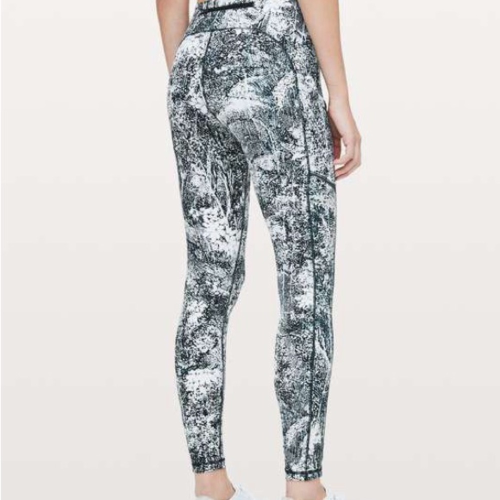 Lululemon speed up tights excellent condition.